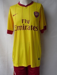 Arsenal 2011 away kit.jpg